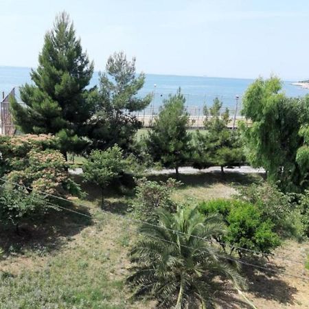 Soula'S Sunshine Green Apartment ني كارفالي المظهر الخارجي الصورة