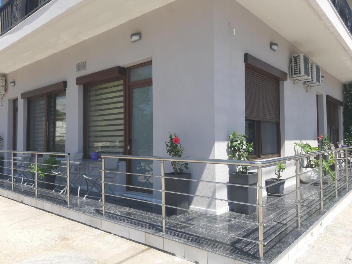 Soula'S Sunshine Green Apartment ني كارفالي المظهر الخارجي الصورة