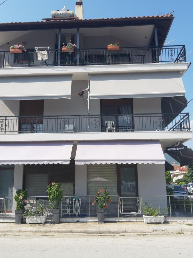 Soula'S Sunshine Green Apartment ني كارفالي المظهر الخارجي الصورة