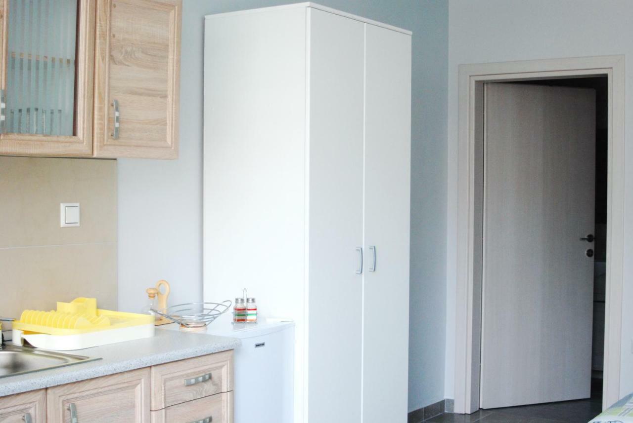 Soula'S Sunshine Green Apartment ني كارفالي المظهر الخارجي الصورة