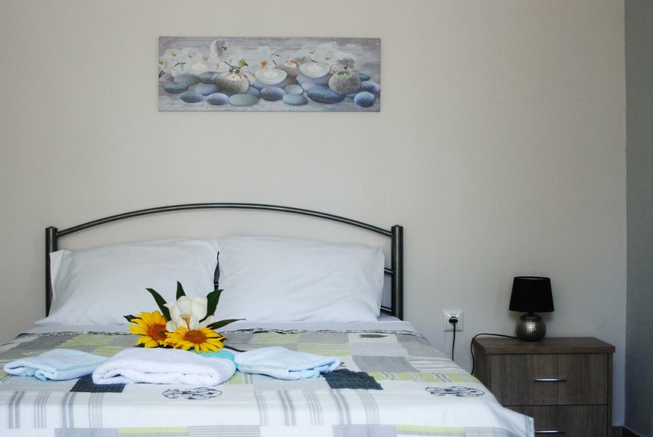Soula'S Sunshine Green Apartment ني كارفالي المظهر الخارجي الصورة